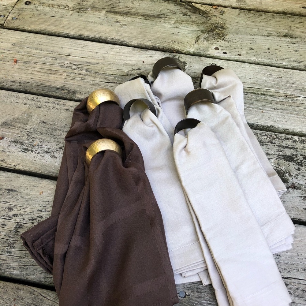 Set of 8 Cloth Napkins with 6 Bronze+2 Brass Rings
